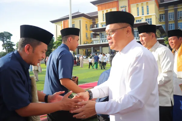 Polda Lampung Gelar Sholat Ied 1445 H, di Lapangan Minni Soccer