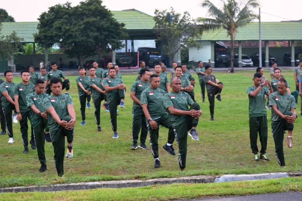 Jaga Soliditas dan Kebugaran Tubuh, Prajurit dan PNS Korem 043/Gatam Olahraga Bersama